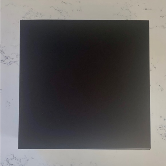 CHANEL Medium Size Square Gift Box - Picture 6 of 6